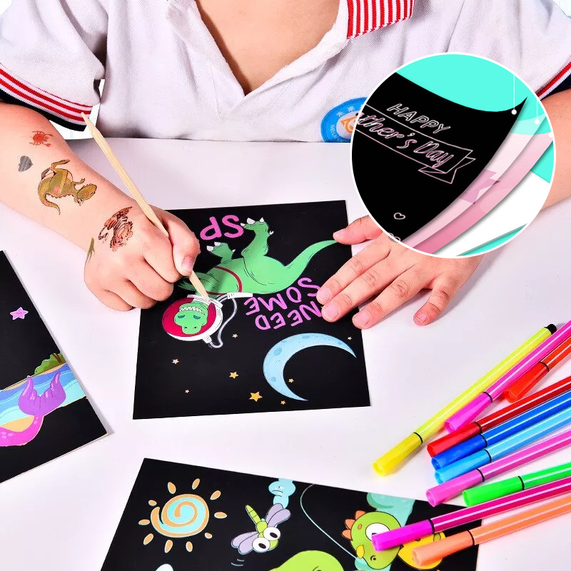 Färgglad skrapbok för barn med tema djur och pirater, perfekt för att stimulera kreativitet och fantasi.