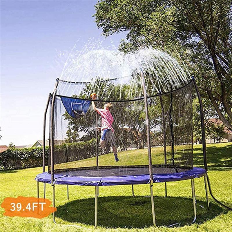 "Färgglad vattenspridare i PVC för barn, idealisk för sommarlek i trädgården, finns i grönt och orange, 8m/12m lång."