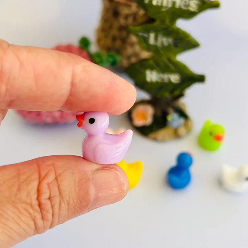 "Färgglada miniatyrankor i resin för hem och trädgård, mixade färger, små accessoarer, lekfull design"