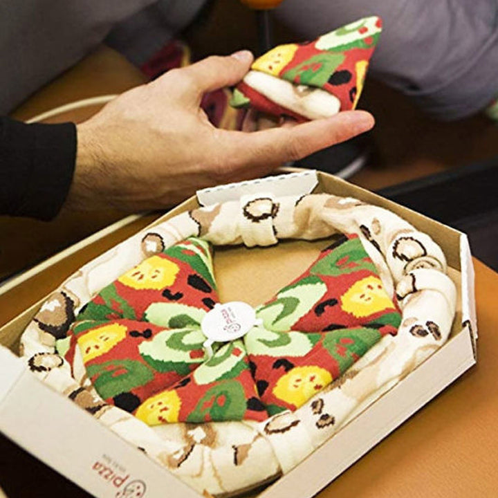Personliga kreativa pizza-strumpor för vuxna, 4-pack, i en kreativ pizzakartong. Perfekt som accessoar för en lekfull stil och personligt uttryck.
