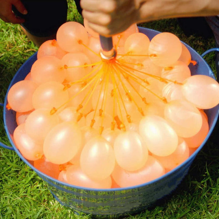 Färgglada vattenballonger för sommarnöje, blandade färger som röd, blå och grön, perfekt för utomhuslekar.
