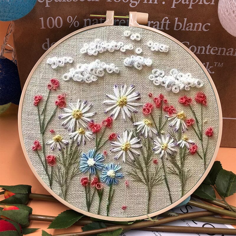 Färgglatt broderikit för nybörjare med blomstertema, komplett med träram och verktyg för enkel start.
