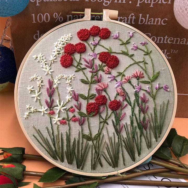 Färgglatt broderikit för nybörjare med blomstertema, komplett med träram och verktyg för enkel start.