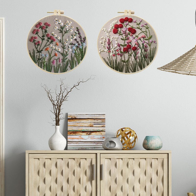 Färgglatt broderikit för nybörjare med blomstertema, komplett med träram och verktyg för enkel start.