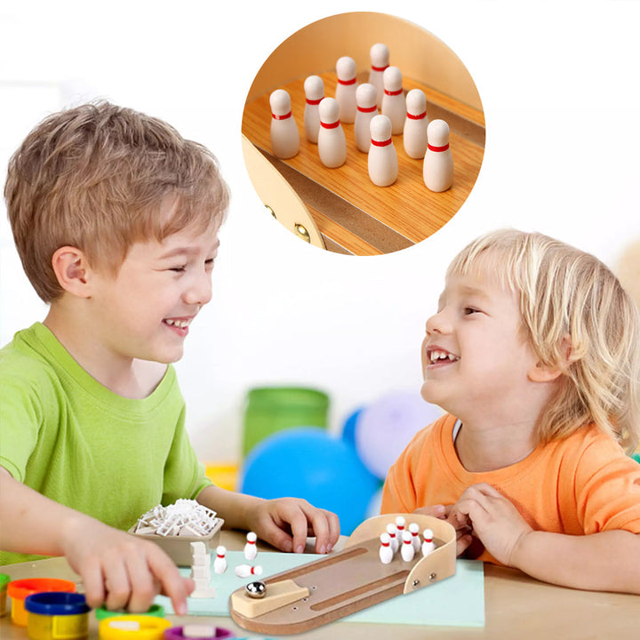 "Färgglatt mini bowling träspel för barn, med käglor och kula, perfekt för lek och träning av motorik."