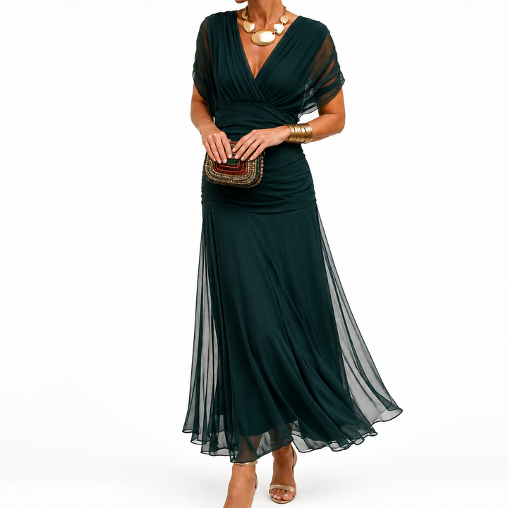 Moderna damkläder: maxiklänning med off-shoulder och draperad stil