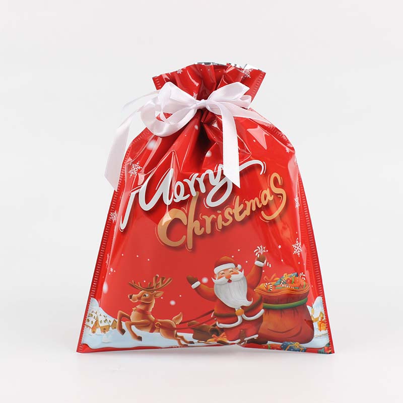 "Festlig julpresentpåse med dragsko, röd och grön mönster, säker förslutning, perfekt för gåvor och dekoration."