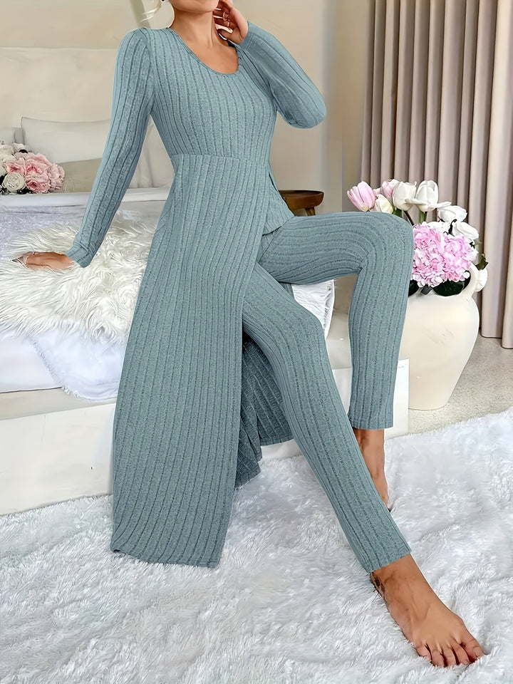Dam i salviafärgat ribbat loungewear-set med lång tunika och byxor