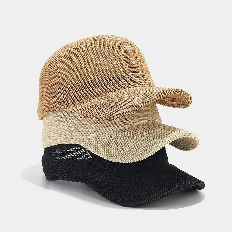 Flätad solhatt för dam med bred skärm, perfekt för UV-skydd på stranden och under soliga dagar.