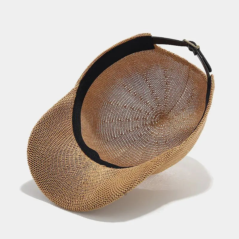 Elegant flätad dam solhatt. Bred skärm ger UV-skydd för ansiktet i sommarvärmen.