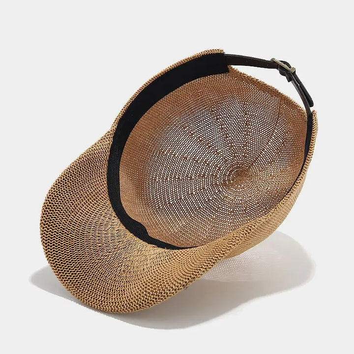 Elegant flätad dam solhatt. Bred skärm ger UV-skydd för ansiktet i sommarvärmen.