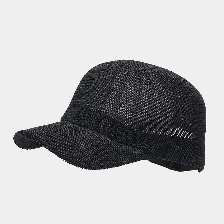 Flätad strandhatt för dam med bred skärm. En modeaccessoar för soliga dagar och semesterresor.