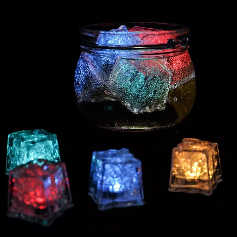 "Flerfärgade LED-iskubsljus i klar akryl, skapar romantisk atmosfär i hemmet eller baren, perfekt för fester och dekor."