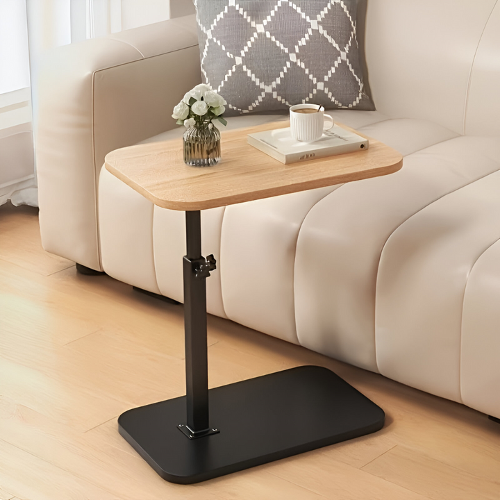 Sidobord bredvid en soffa, höj- & sänkbart för optimal bekvämlighet.