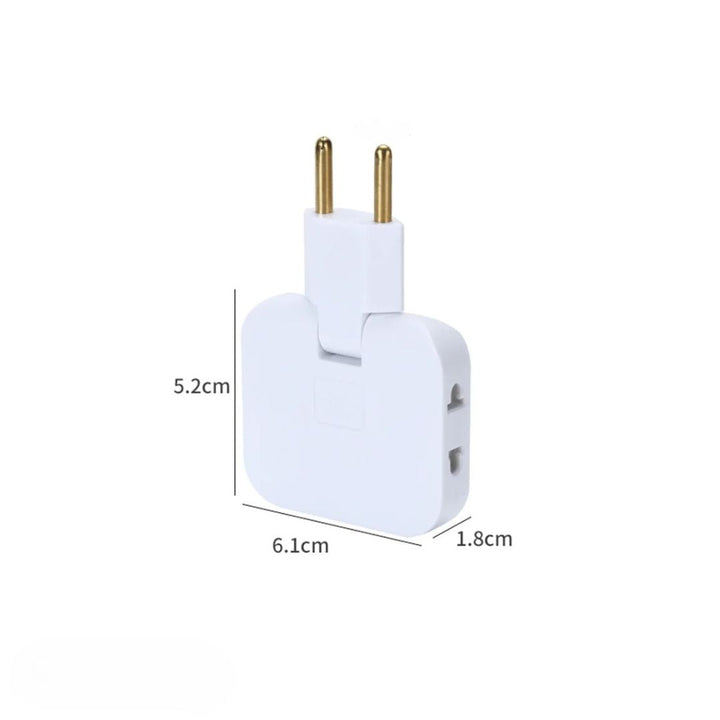 Vit smart adapter och grenuttag med platt kontakt för enkel kabelhantering