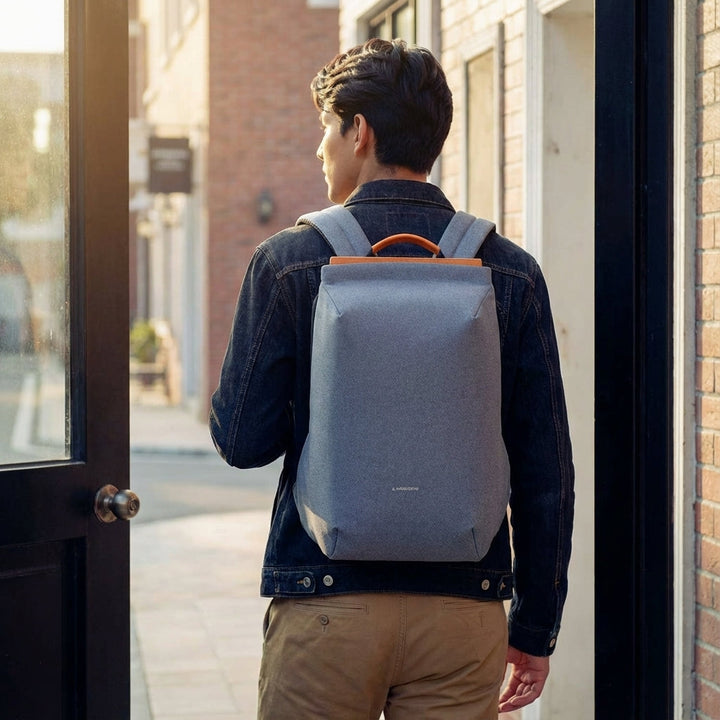 FlexPorter kompakt unisex laptopryggsäck för 15-tums laptop. Stilren pendlarväska med flera fack.