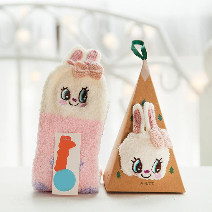 "Fluffiga julstrumpor i korallfleece, 4-pack, varma och mysiga, idealiska för vintern. Accessoar för tjejer och damer."