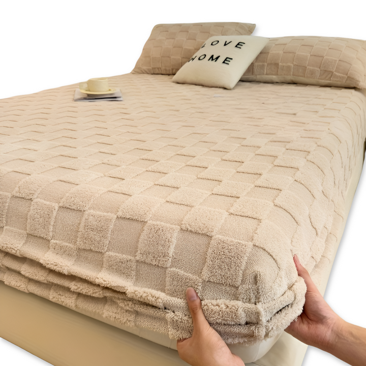 Exklusivt, varmt fluffigt spännlakan, lyxig hemtextil som förhöjer sovrummets mysfaktor.