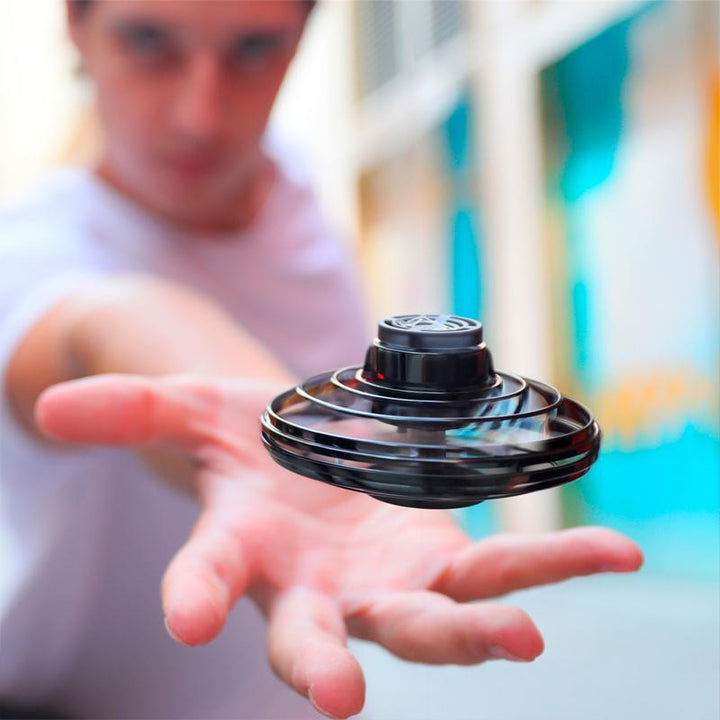 "Flygande UFO med LED och AI-kontroll, svävande leksak i svarta, röda, blå nyanser, nattbelysning"