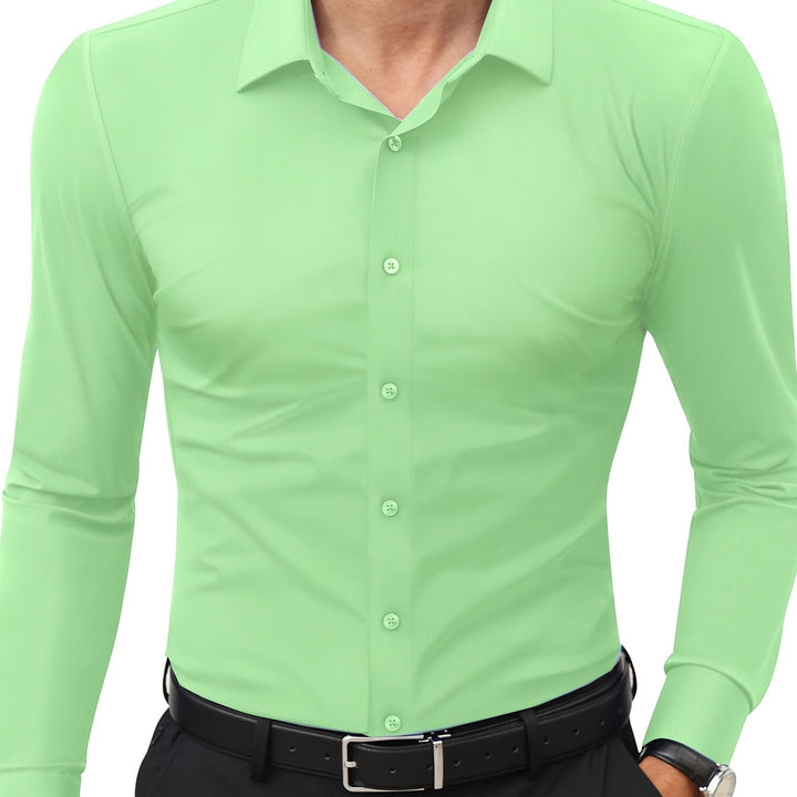 Helhetsbild av elegant slimfit herrskjorta med lång ärm