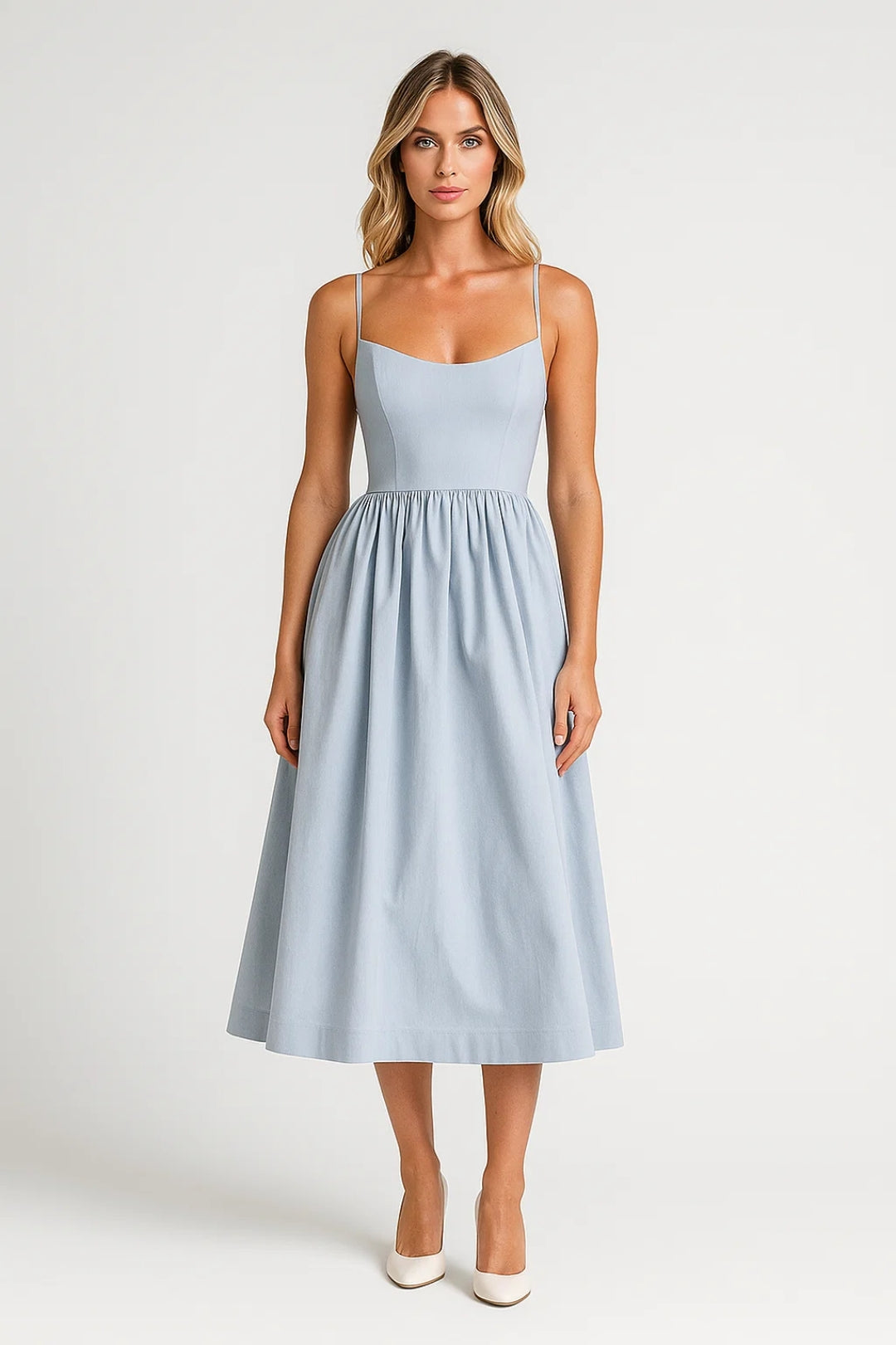 Elegant damklänning i utsvängd modell, perfekt som sommarklänning och midiklänning för fest.