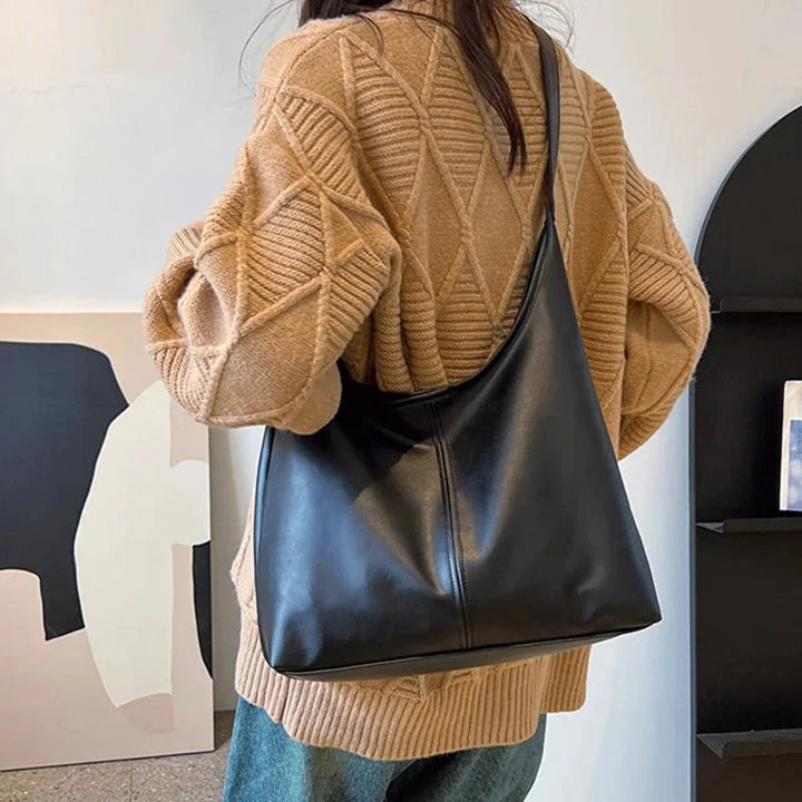 Elegant handväska i vintagestil med praktiska fack och bärhandtag