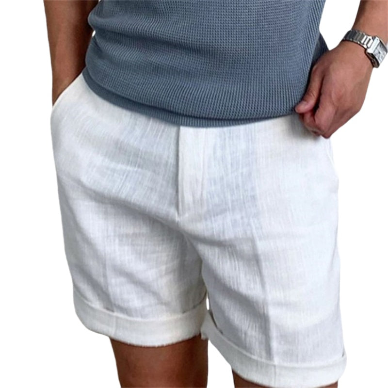 Detaljbild på sömmar och tyg hos ett par sommarshorts för herrar