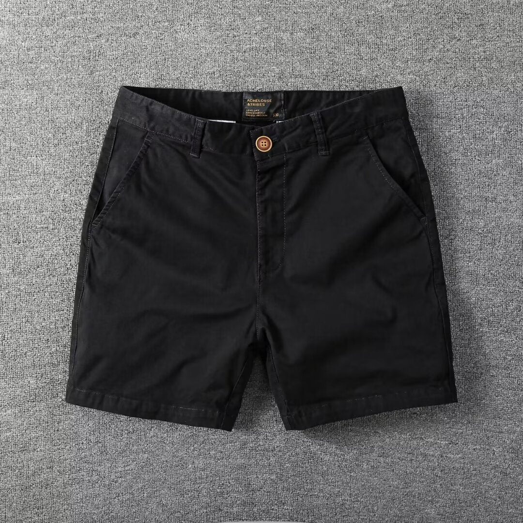 Snygga svarta slim fit herrshorts med knappstängning