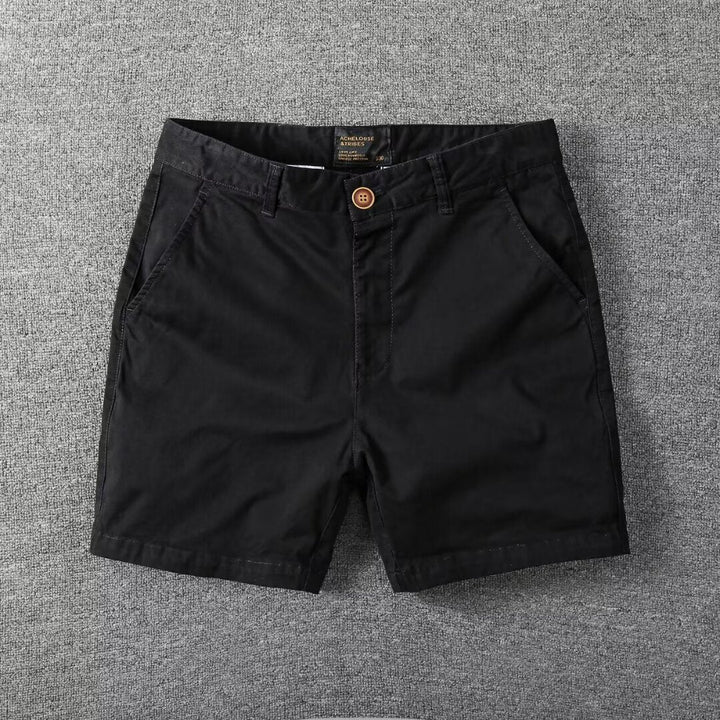 Snygga svarta slim fit herrshorts med knappstängning