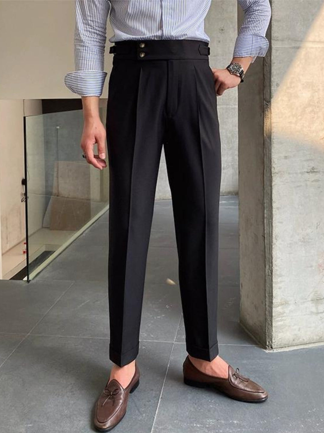 Eleganta herrbyxor med hög midja för en stilren och sofistikerad look.