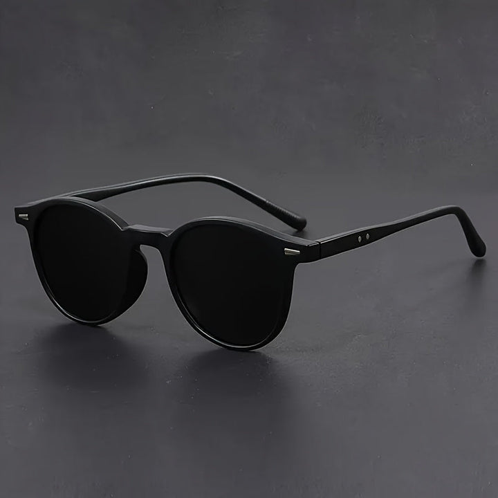 Svarta unisex solglasögon med rund retro form för en stilsäker sommarlook och vardagsstil