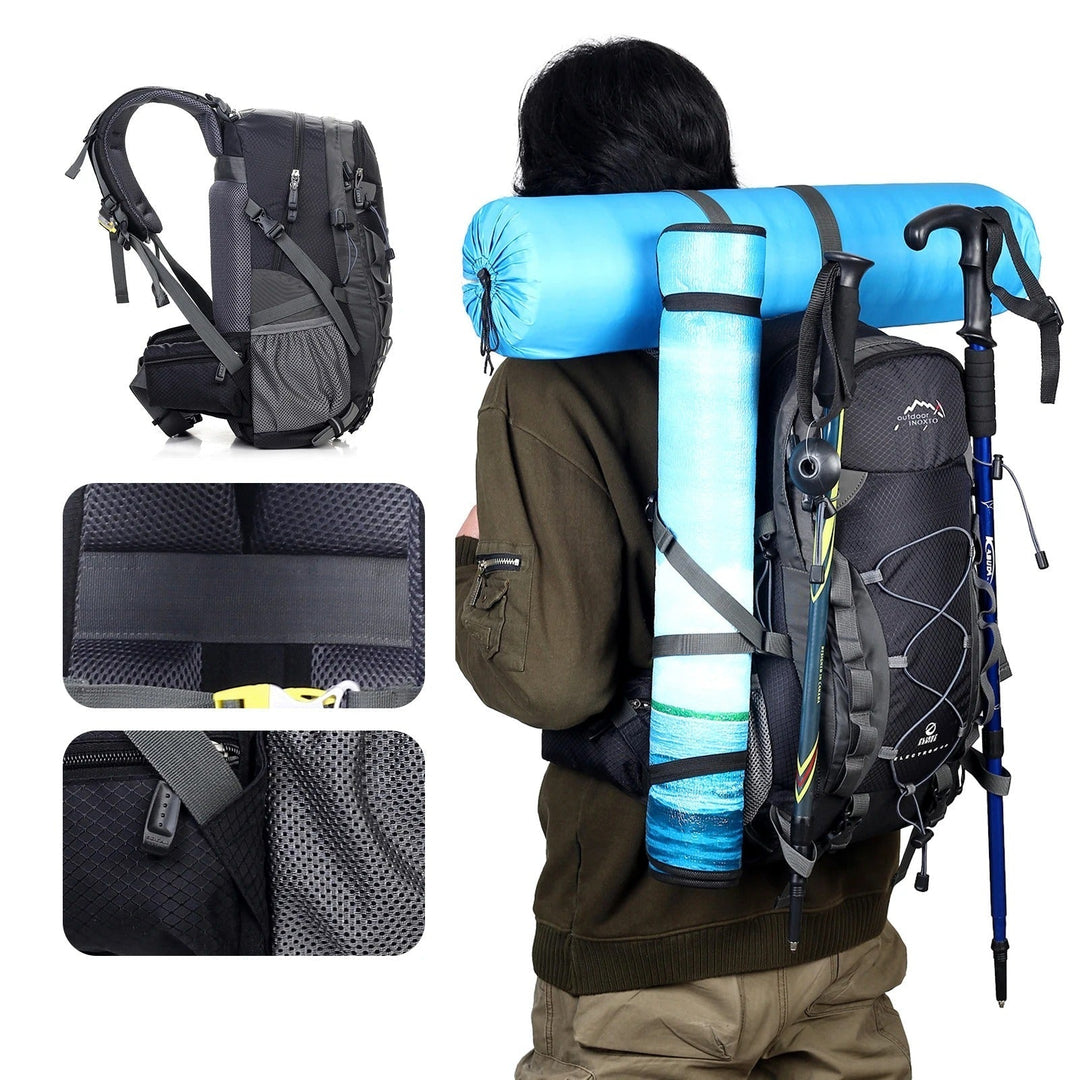 AdventurePro Deluxe campingryggsäck, 40L. Ergonomisk design för bekväma dagsturer och långa äventyr.