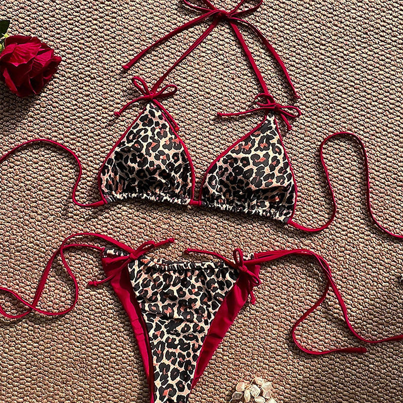 Fuchsia zebra triangelbikini för dam med justerbara band, perfekt för strandmode och sommar.
