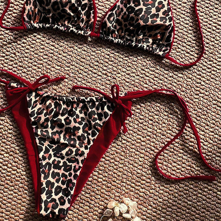 Justerbar fuchsia triangelbikini med djurmönster, bekväma badkläder för sommarens äventyr.