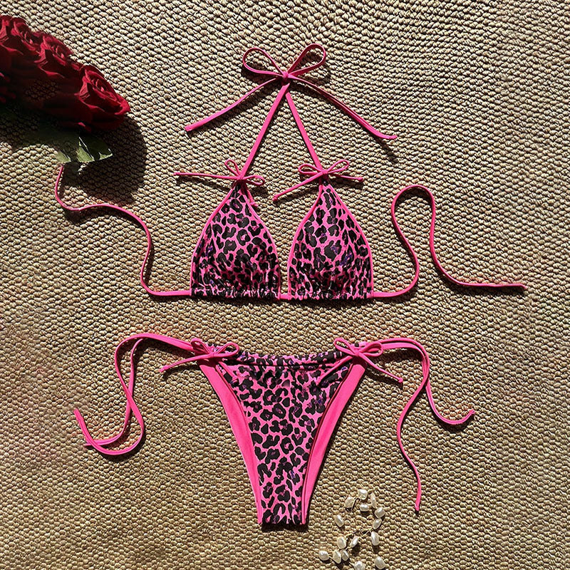 Chic fuchsia zebra triangelbikini, dam badkläder med djurmönster och justerbara remmar.