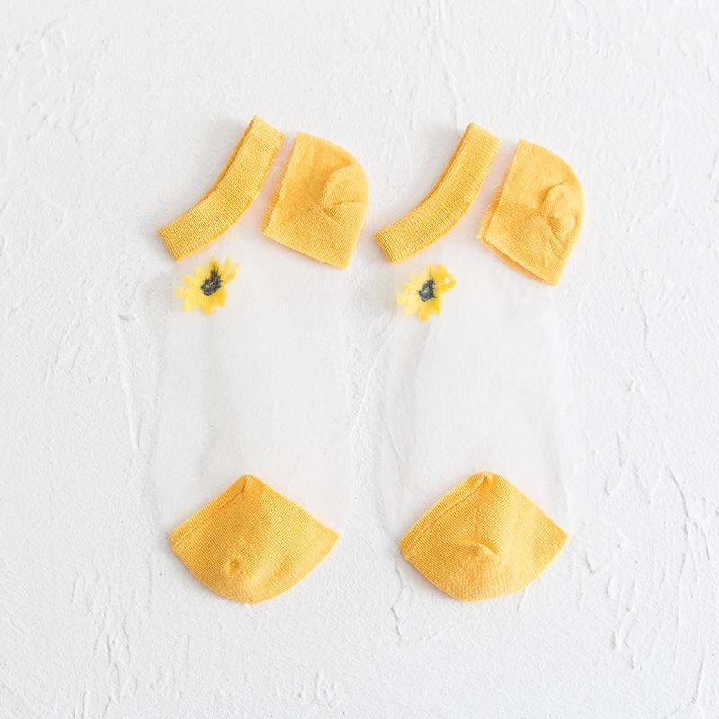 Genomskinliga damsockor med blommotiv, feminin design med spets- och blomdetaljer, perfekt för sommaroutfits.