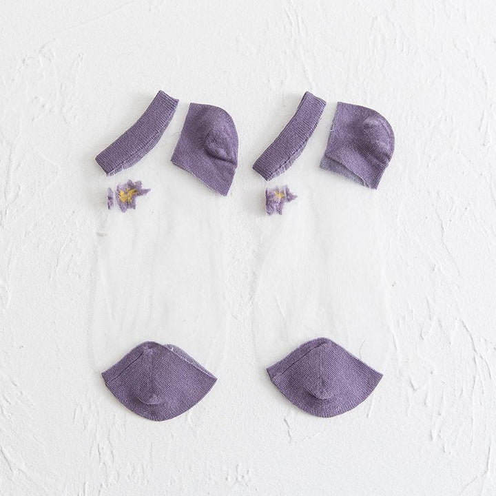 Genomskinliga damsockor med blommotiv, feminin design med spets- och blomdetaljer, perfekt för sommaroutfits.