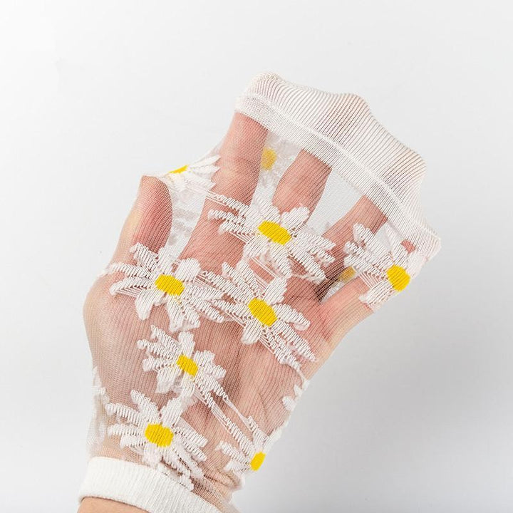 Genomskinliga damsockor med blommotiv, feminin design med spets- och blomdetaljer, perfekt för sommaroutfits.