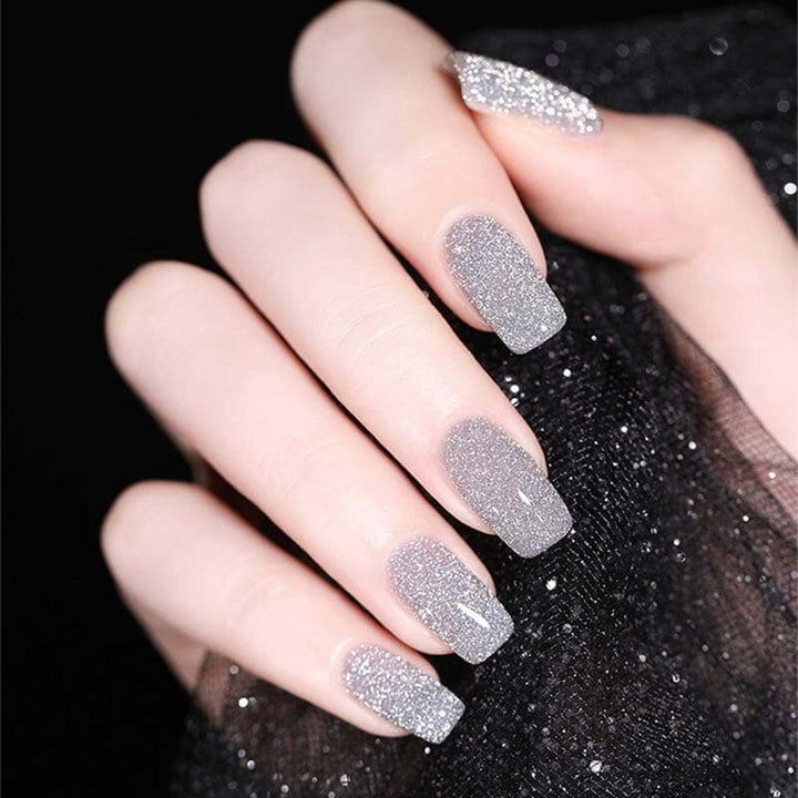"Glittrande nagellack med hög densitet, skimrande spegelglans, långvarig hållbarhet, perfekt för salongresultat hemma."