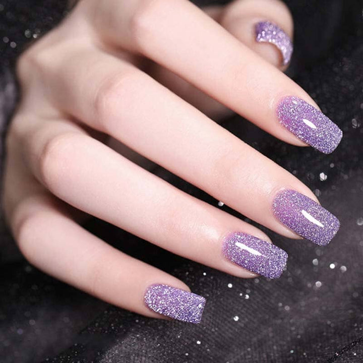 "Glittrande nagellack med hög densitet, skimrande spegelglans, långvarig hållbarhet, perfekt för salongresultat hemma."