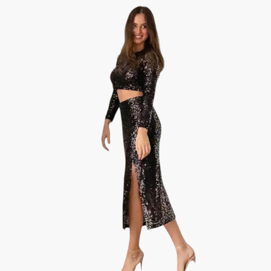 Svart glittrigt paljettset, tvådelat, med kort topp och lång kjol. Lyxig festoutfit för dam.