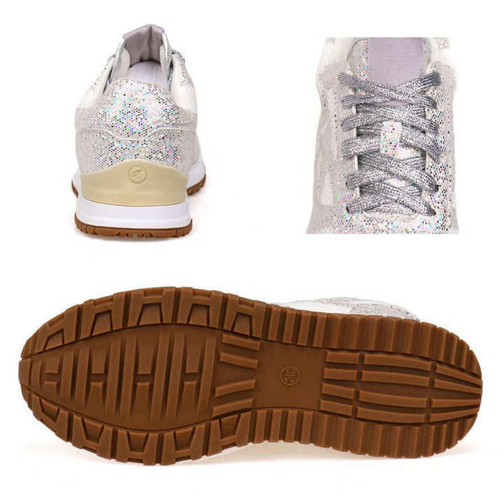 Gnistrande damsneakers med kristaller i blå, rosa och vit, elegant designad för stil och komfort.