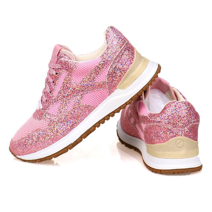 Gnistrande damsneakers med kristaller i blå, rosa och vit, elegant designad för stil och komfort.
