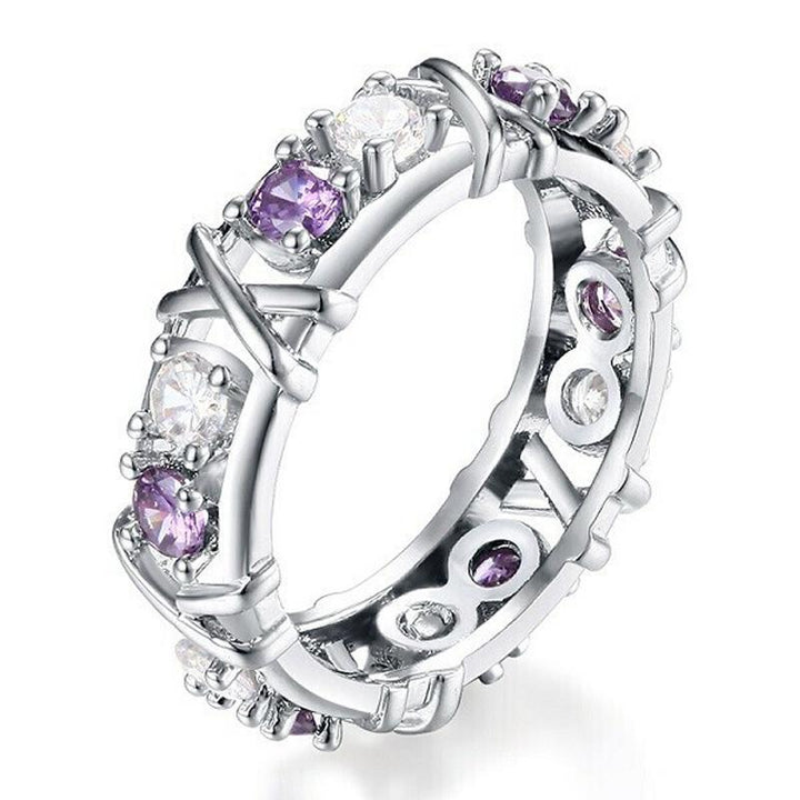 "Gnistrande guldpläterad zirkonring med dichroic inlägg, elegant design för kvinnor, fångar ljuset vackert, perfekt accessoar