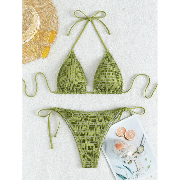 Justerbar grön triangelbikini för dam med volangdetaljer på topp och trosa, idealisk strandlook.