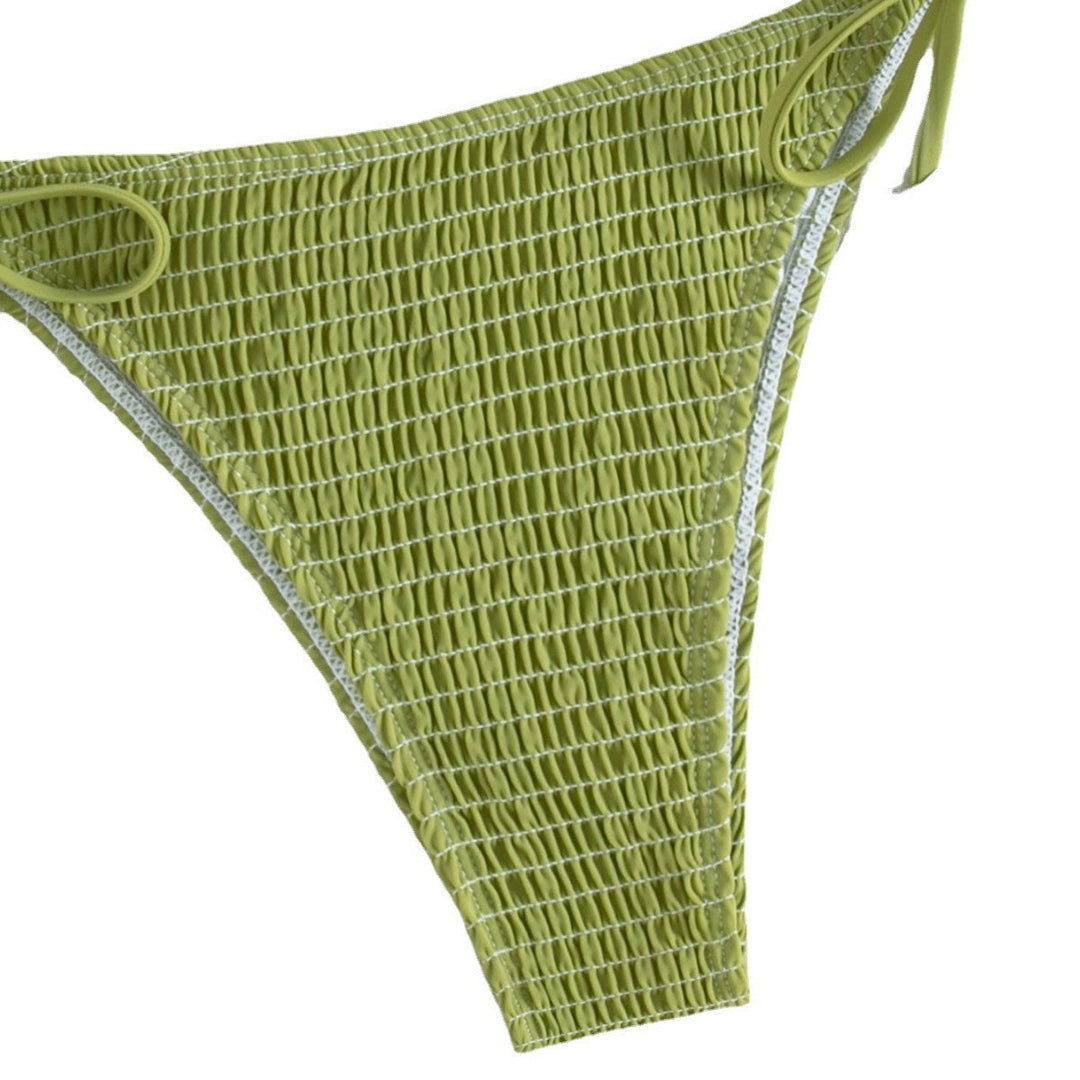 Sommarfräsch grön dam triangelbikini med volanger, justerbar för perfekt passform på stranden.