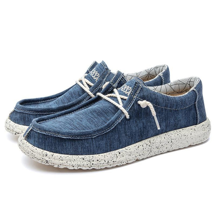 Herr canvas skor i grått med slip-on design, bekväm passform och maskintvättbara. Perfekta för vardagligt bruk.