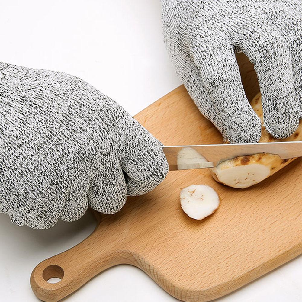 "Grå skärbeständiga handskar i HDPE med ergonomisk design, perfekta för säker matlagning och hantverk."