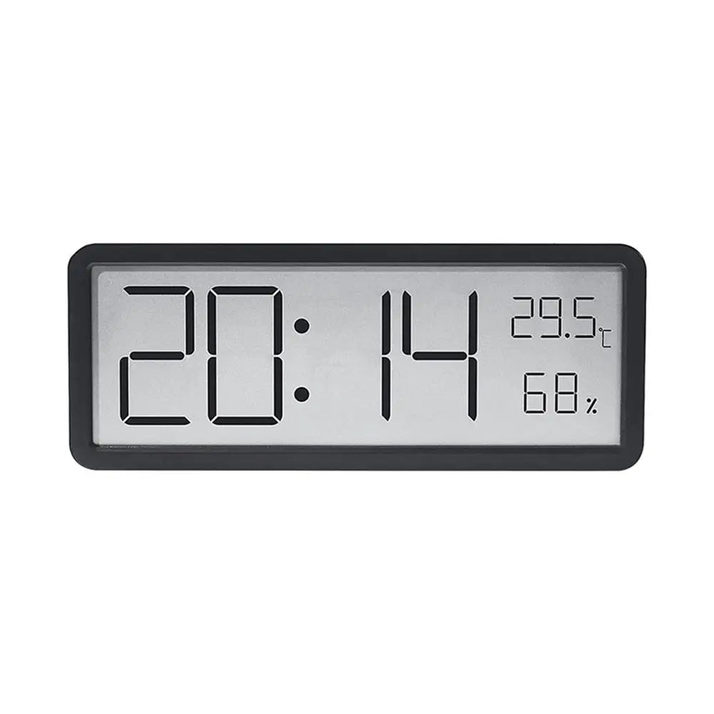Närbild på digital väggklocka som visar exakt tid, temperatur och datum