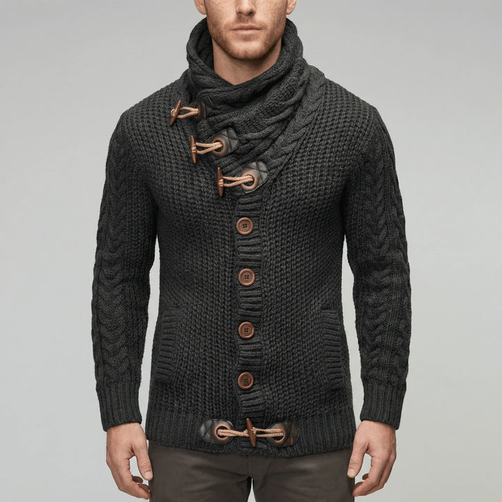 Bekväm grovstickad herr cardigan, Nicholas, för mysiga vardagar. Varm hösttröja med knäppning & retrokänsla.